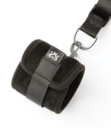  Sei Mio The Bed Spreader Under the Mattress Restraint System - Black